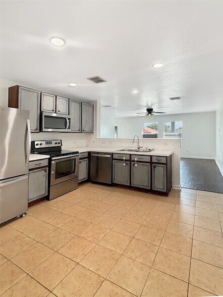 Foto del edificio - 1217 Caroline Dr