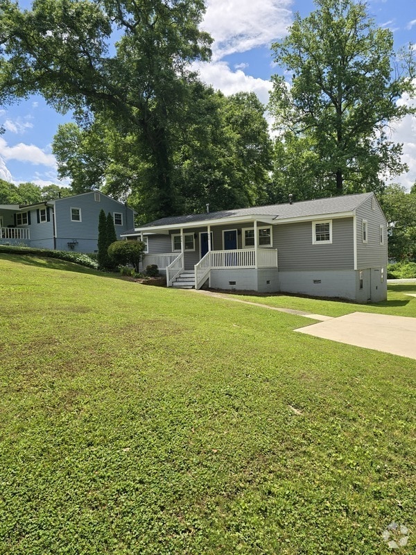 Building Photo - 456 SE Haley St