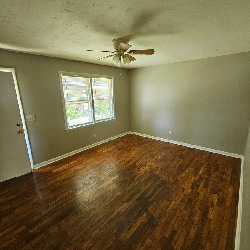 1614 North St SE Unit 2, Decatur, AL 35601 Room for Rent in Decatur