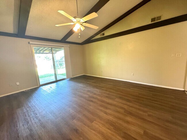 Foto del edificio - 125th East Ave. Duplex