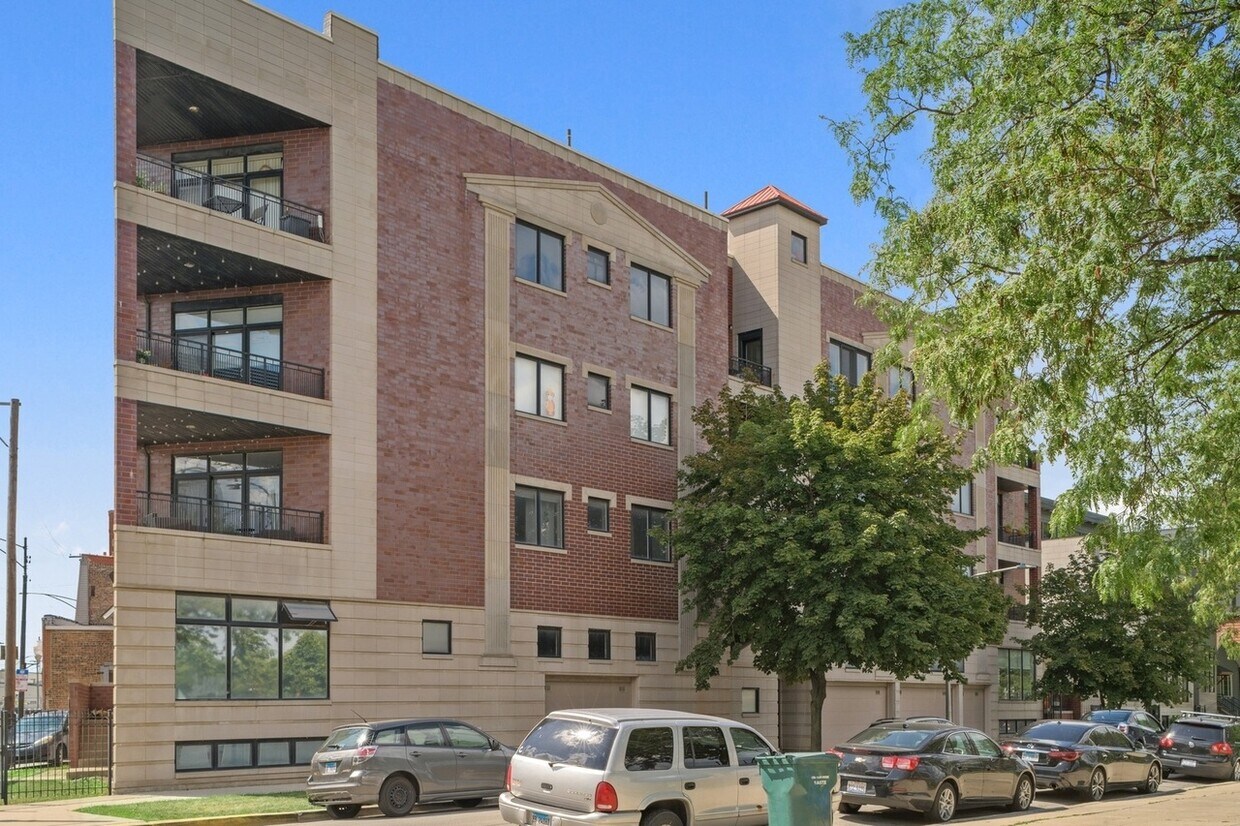 Primary Photo - 622 N Rockwell St
