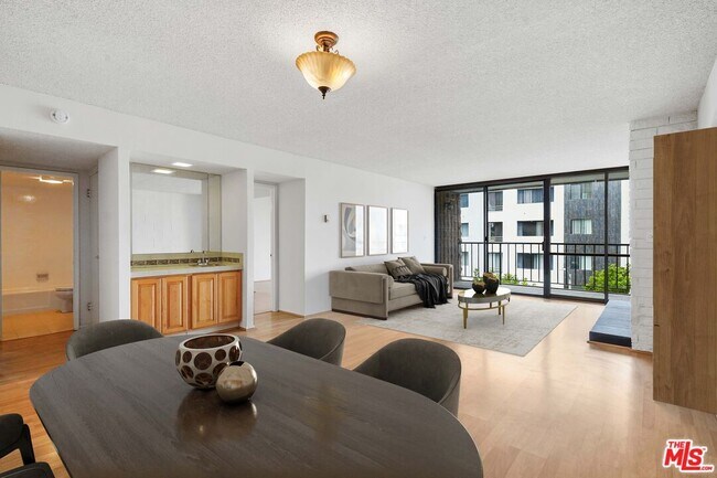 Foto del edificio - 10966 Rochester Ave