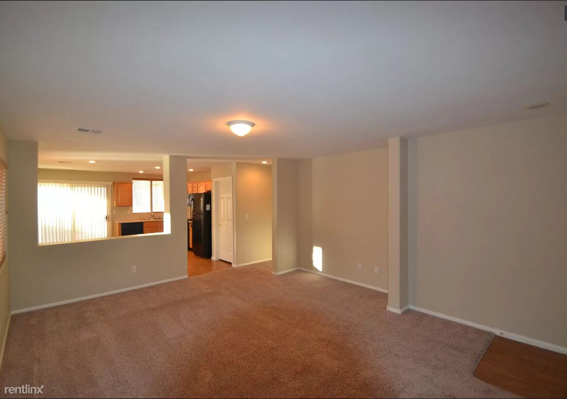 Building Photo - 3 br, 1 bath House - 3605 SW 56th St