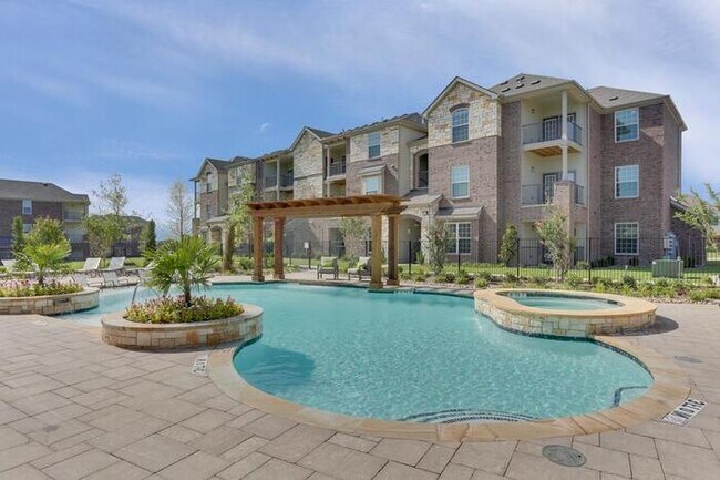 Foto del edificio - 3400 McMillen Dr