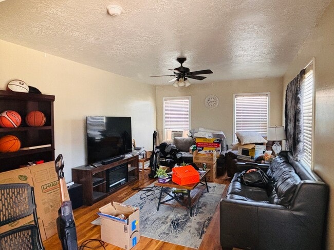 Building Photo - 1368 Davis Ave
