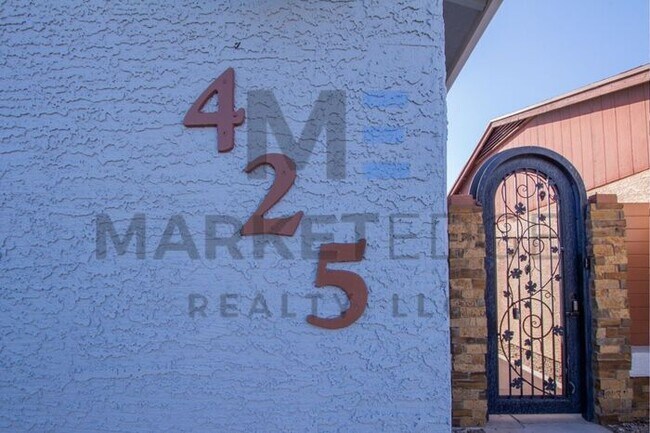 Foto del edificio - 3Bed/2Bath House at 7th/101! JOIN THE WAIT...