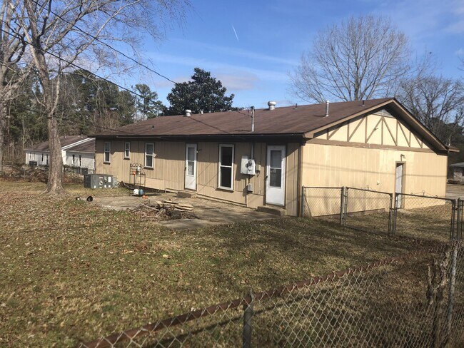 Foto del edificio - 104 S Maple St