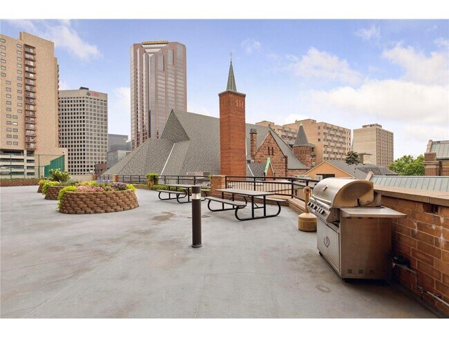 Building Photo - 78 10th St E
