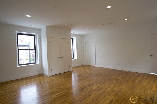 Building Photo - 43 2nd Ave