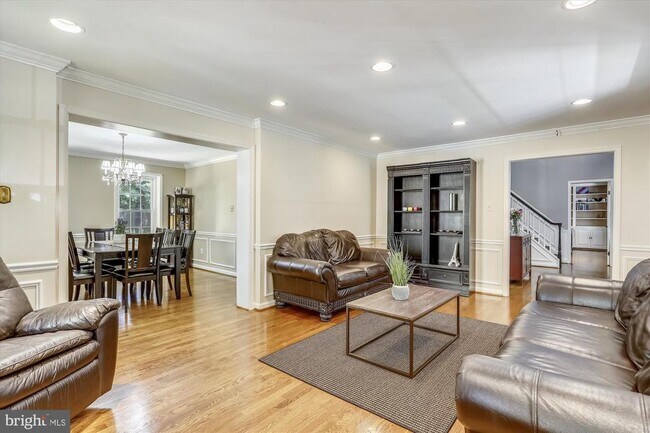 Foto del edificio - 8225 Osage Ln