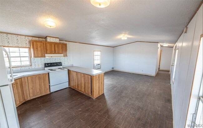 Building Photo - 3676 N Avra Rd