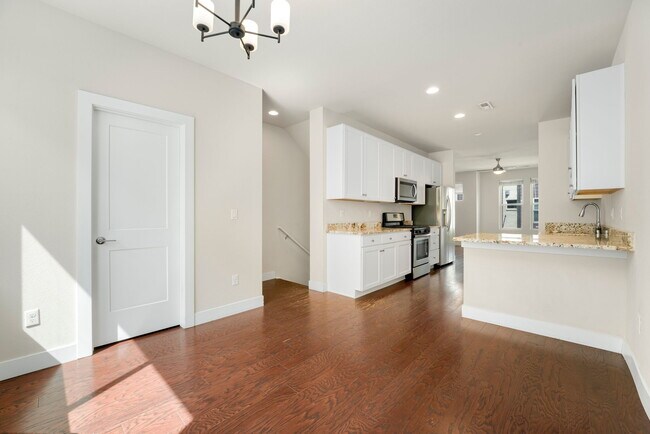 Building Photo - 1276 W 11th Ave