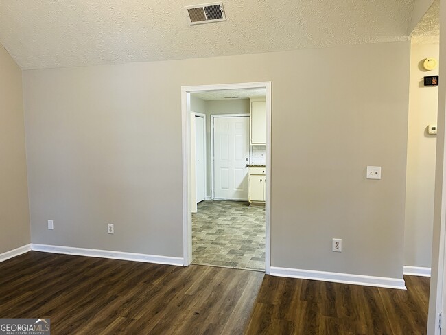 Building Photo - 12 Fredda Ln