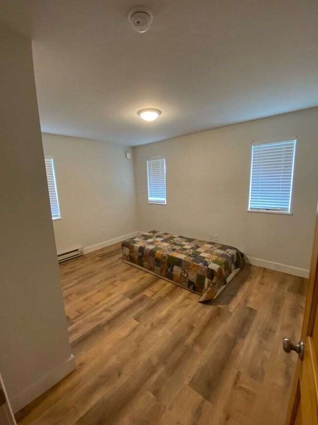 Upstairs Bedroom - 109 Cozy Cove Dr