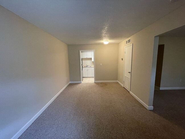 Building Photo - 1br/1ba Carrington Park Condo with Stainle...