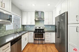 Building Photo - 15248 Dickens St