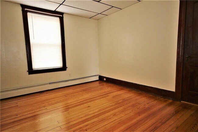 Building Photo - 88 Draper St