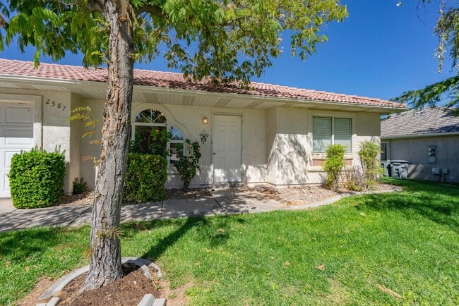 Foto del edificio - 3 Bedroom Townhome Near Red Cliffs Mall