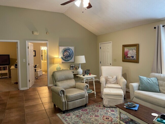 Foto del edificio - 2 BR 2 BA Fenced Yard