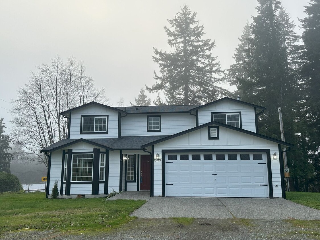 Primary Photo - Beautiful 4 Bedroom Home in Lake Stevens