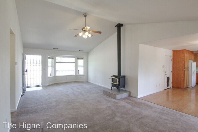 Foto del edificio - 3 br, 2 bath House - 18593 Saddleback Ridg...