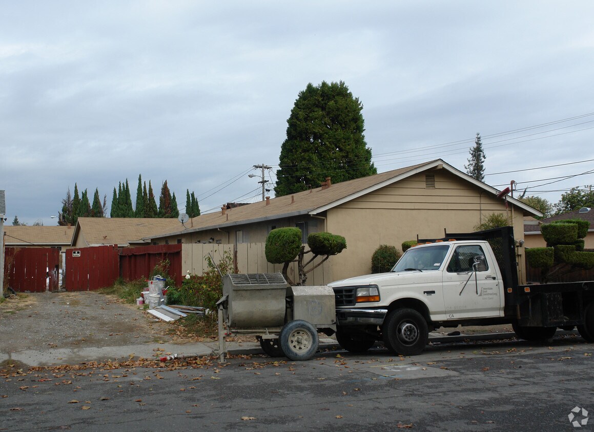 Building Photo - 265 Flint Ct