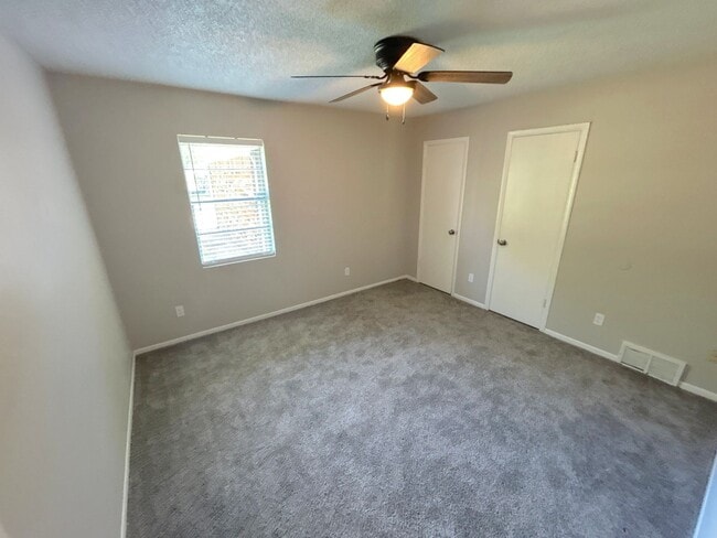 Building Photo - 2219 Goldbrier Ln