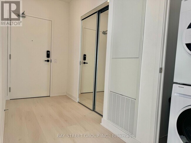 Photo du bâtiment - 3900 Confederation Pkwy