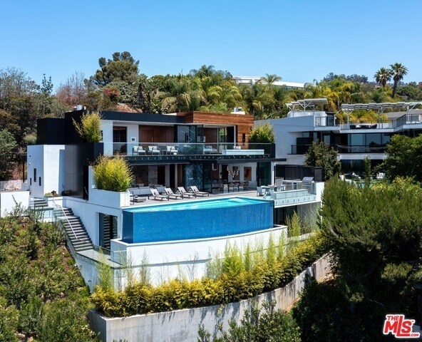 Foto del edificio - 9410 Sierra Mar Pl