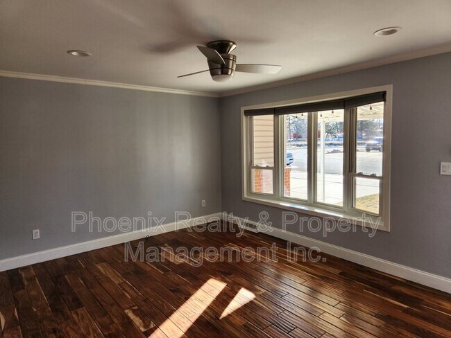 Foto del edificio - 150 Lawley Dr