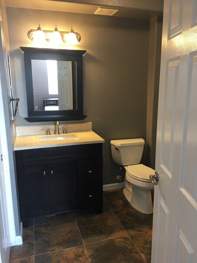 Building Photo - 5201 Laguna Oaks Dr