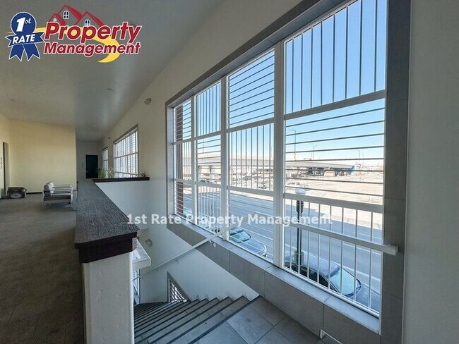 Foto del edificio - 1424 W Front St