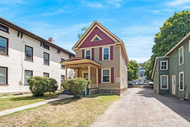 Building Photo - 322 Catherine St