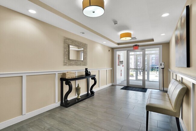 Foto del edificio - 321 Hammond Pond Pkwy