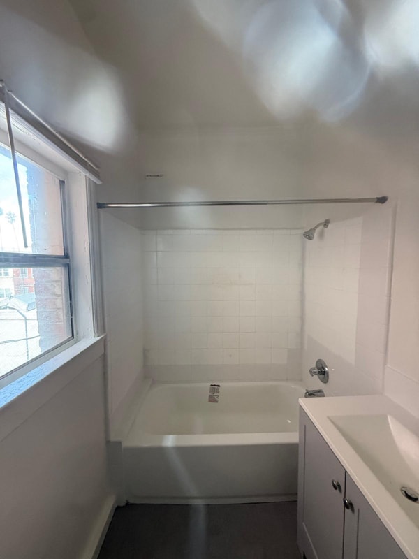 Photo - 1117 S Norton Ave Apartment