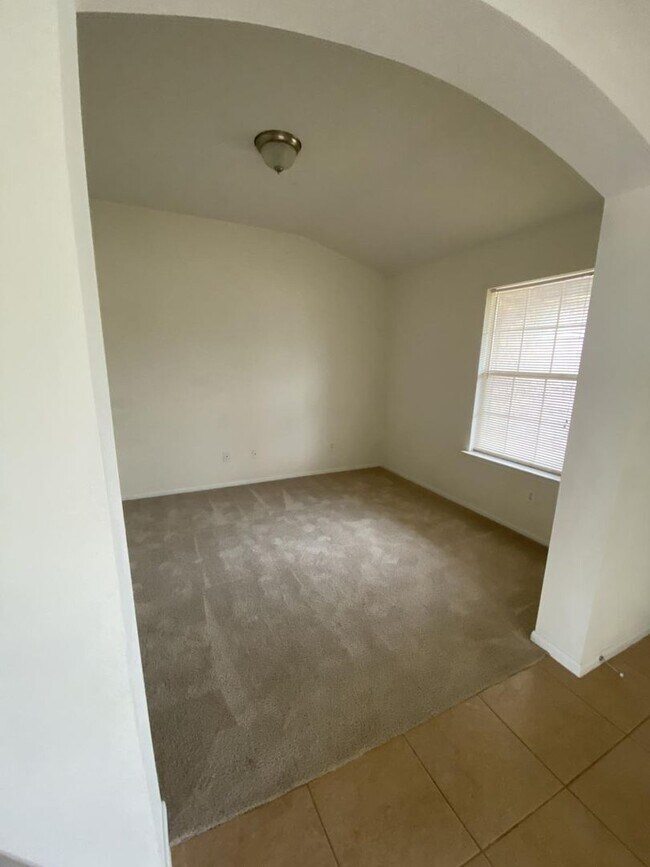 Foto del edificio - AVAILABLE NOW! - 2 WEEKS FREE!