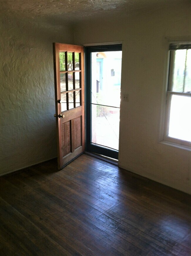 Building Photo - 1128 N Tyndall Ave