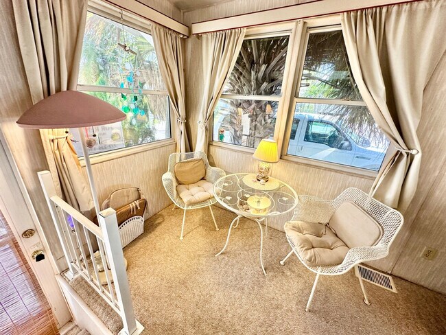 Foto del edificio - 1091 Nettles Blvd