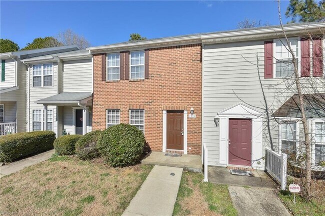 Foto del edificio - 1531 Creek Ct