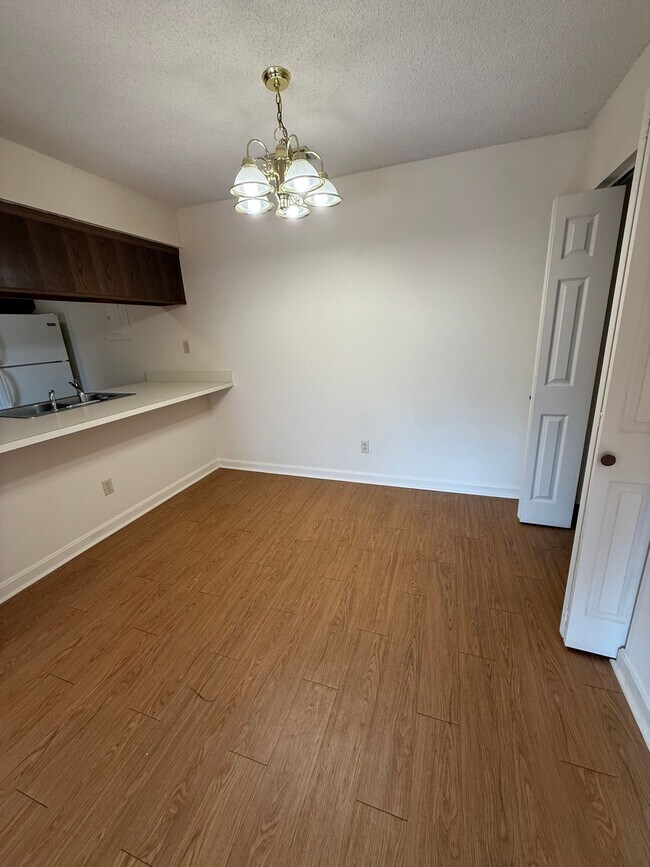 Foto del edificio - 2 bedroom with washer and dryer included