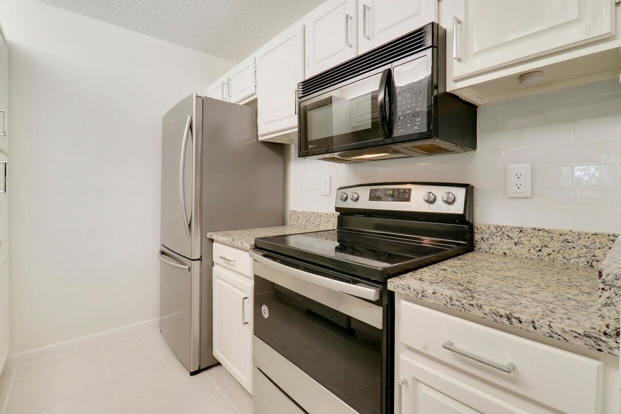 2512 SE Anchorage Cove Unit E2, Port Saint Lucie, FL 34952 Condo for