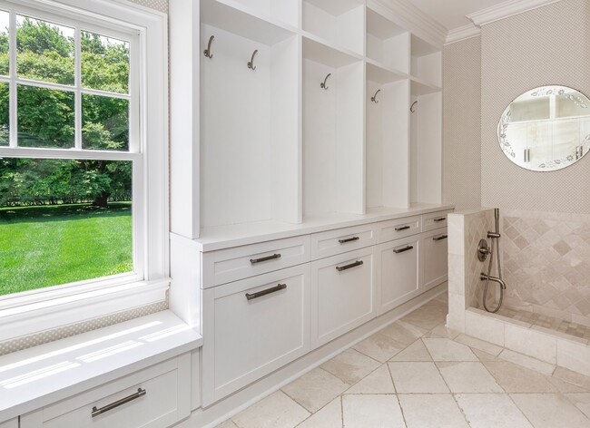 Building Photo - 59 First Neck Lane