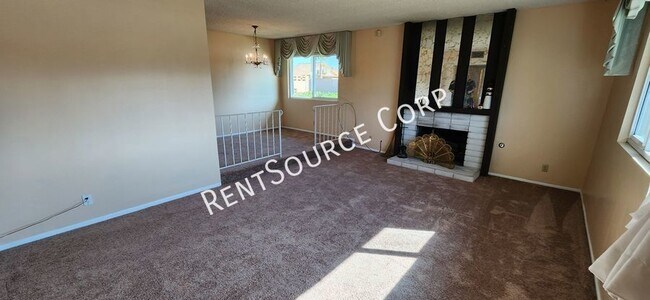 Building Photo - 3 Bedroom 2 Bathroom Single Story home for...