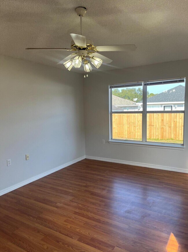 Foto del edificio - 5574 Huntleigh Pl