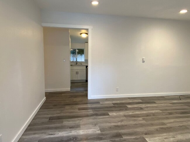 Building Photo - Renovated single family home in Seattle! B...
