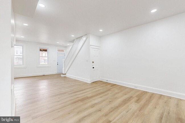 Building Photo - 2320 W Lexington St
