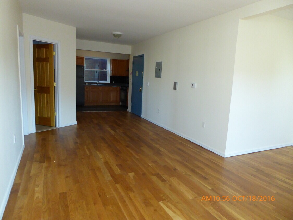 Foto principal - 441 E 180th St