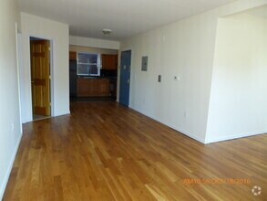 Building Photo - 441 E 180th St