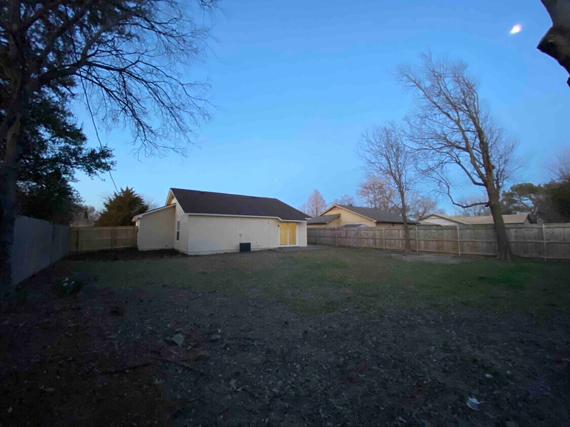Primary Photo - 1420 Colonnade Dr
