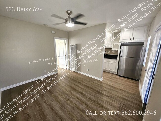 Building Photo - **STUNNING 1 BEDROOM/1BATHROOM WITHIN A GA...